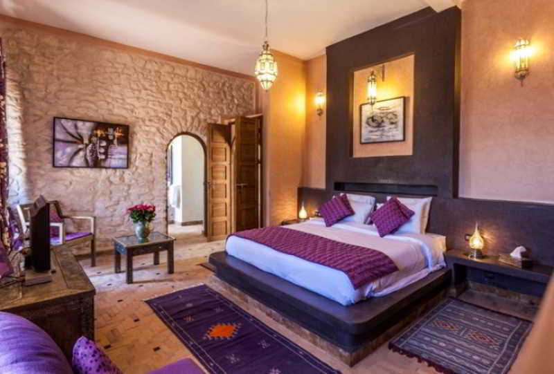 Riad Dharma Bou Mkila المظهر الخارجي الصورة