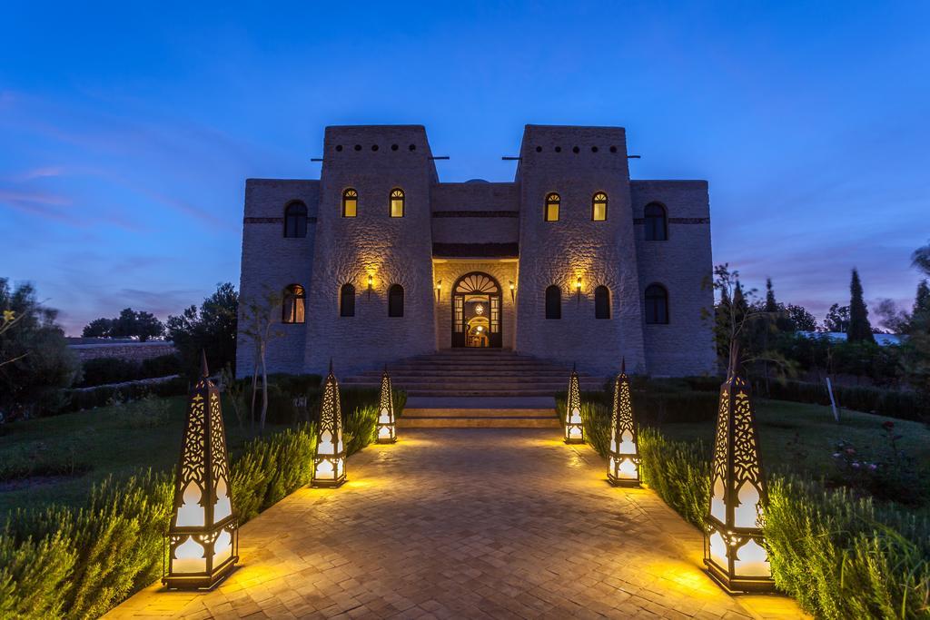 Riad Dharma Bou Mkila المظهر الخارجي الصورة